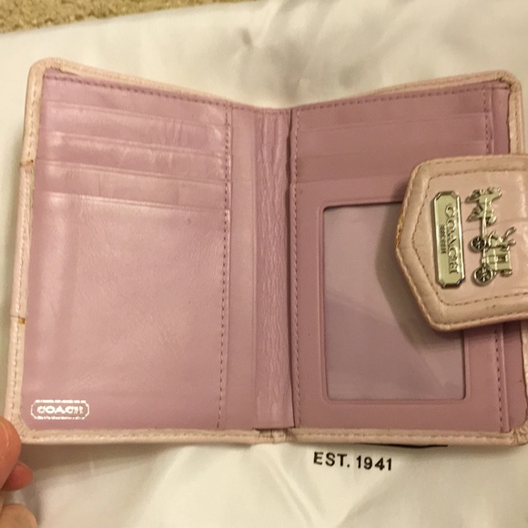 Coach Madison pink croc embossed leather wallet - Picture 3 of 7